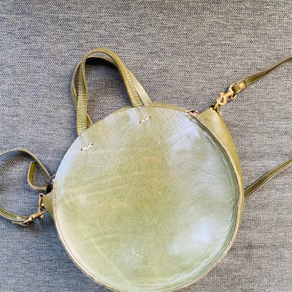 Clare V Loden Circle Crossbody Green in great condition